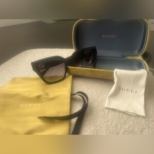 Gucci Women’s Sunglasses-Vestiaire Collection-Rectangular Square-Black—NeverWorn